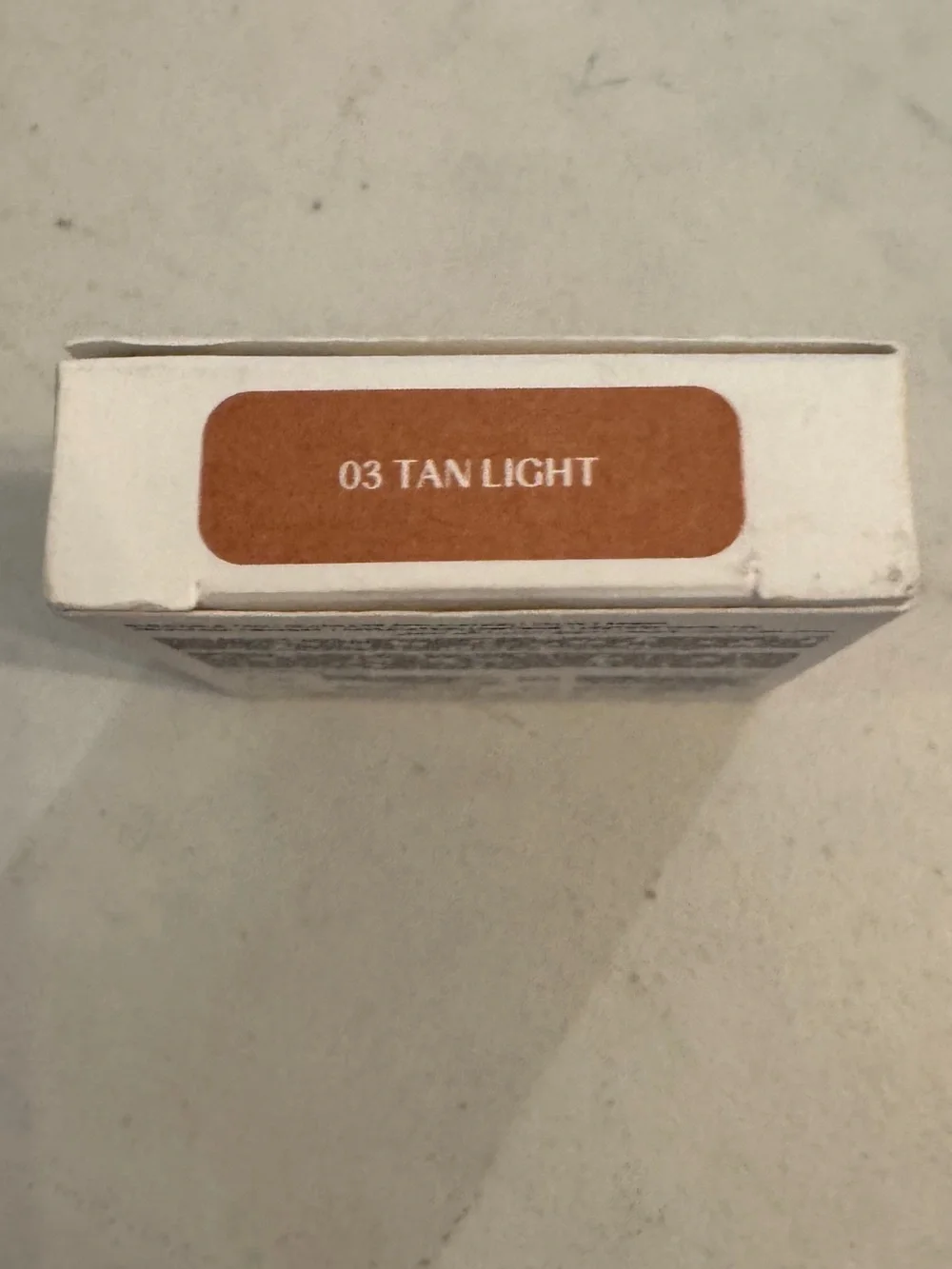 HUDA BEAUTY GLOWISH SOFT RADIANCE BRONZING POWDER;—03 TAN LIGHT
